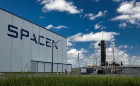 SpaceX (SPCX) 跻身纳斯达克100指数：历史数据警示投资者需谨慎