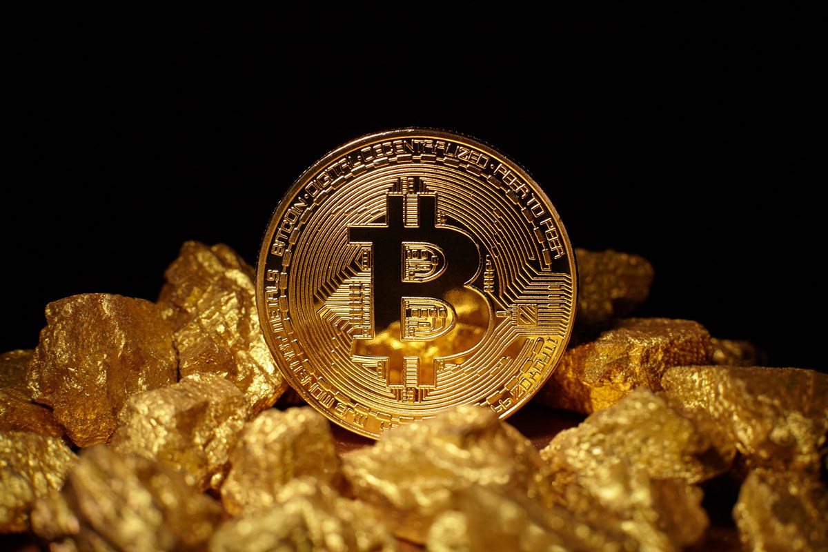 Bitcoin vs gold: Is the \"digital gold\" theory disintegrating?