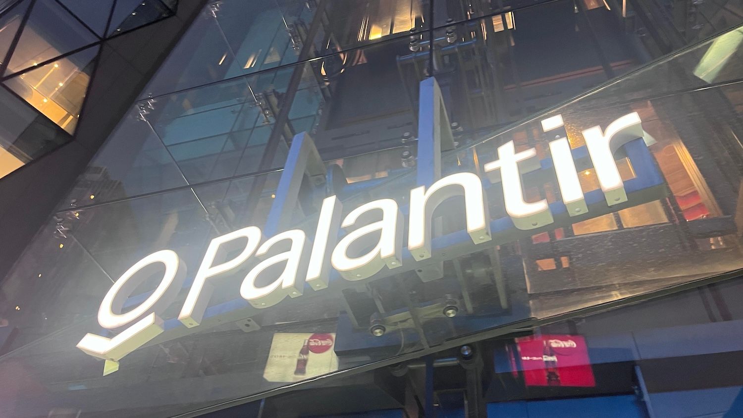 Palantir laid off 50 engineers and lost a quarter of its market value: What\'s the problem?