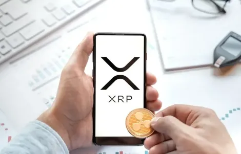XRP价格预测：看涨信号闪现，资金费率转正且30日Z分数突破零轴