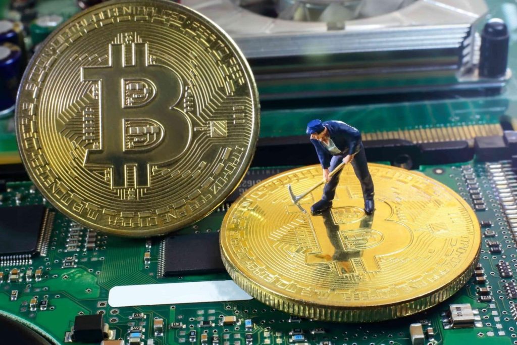 Negative comments on Bitcoin hit record high: What does this mean?