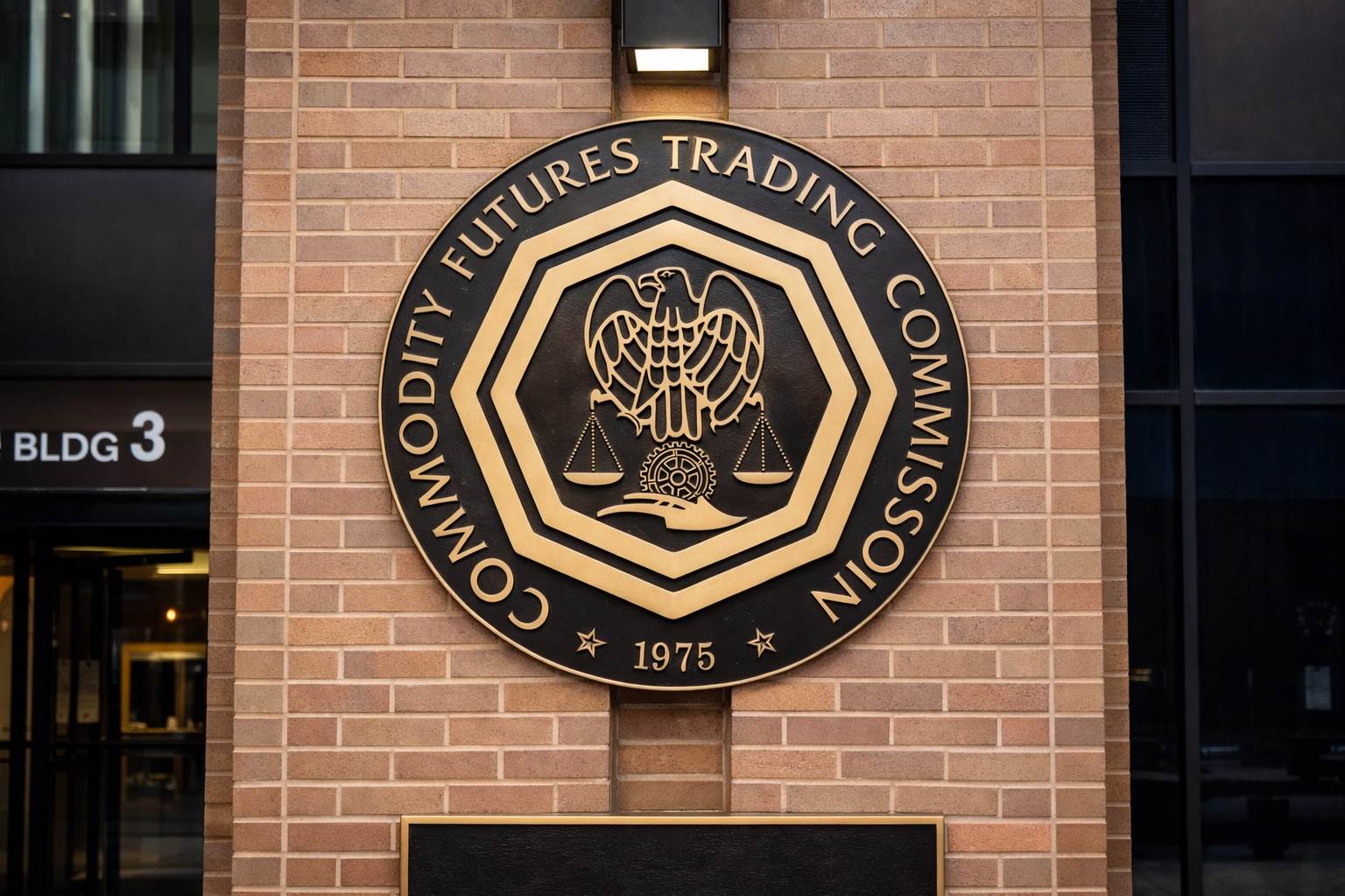 CFTC主席指示工作人员起草加密货币规则，以防CLARITY法案受阻