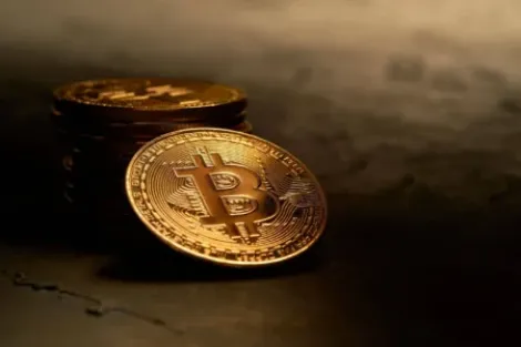 比特币（BTC）价格：若顾问配置增加，模型显示价格在25万美元至84万美元区间