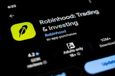 罗宾汉（HOOD）股价下跌5%，因区块链网络出现14分钟暂停