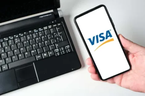 Visa (V) 股票在稳定币结算业务中飙升，交易量增长15倍
