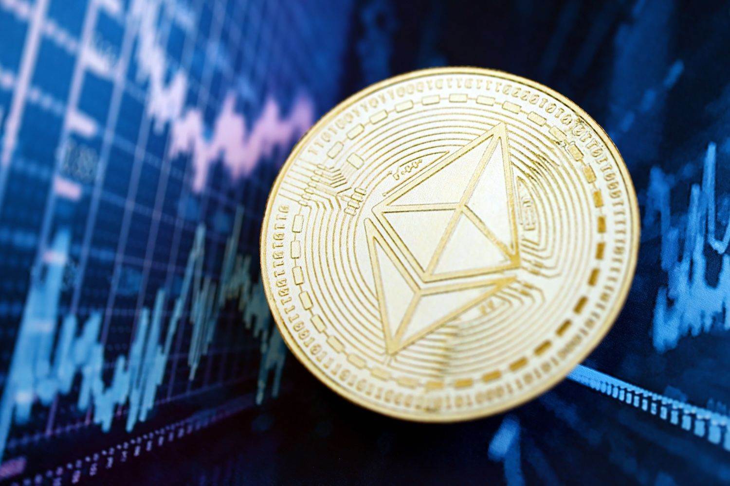 Ethereum faces a $2800 supply wall after ETF inflows soared to $216 million