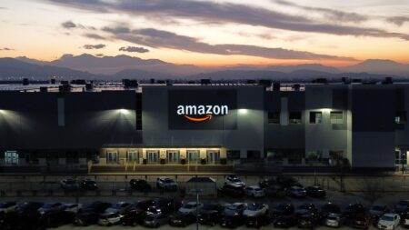 亚马逊（AMZN）股价因AI智能眼镜扩展配送车队而上涨2%