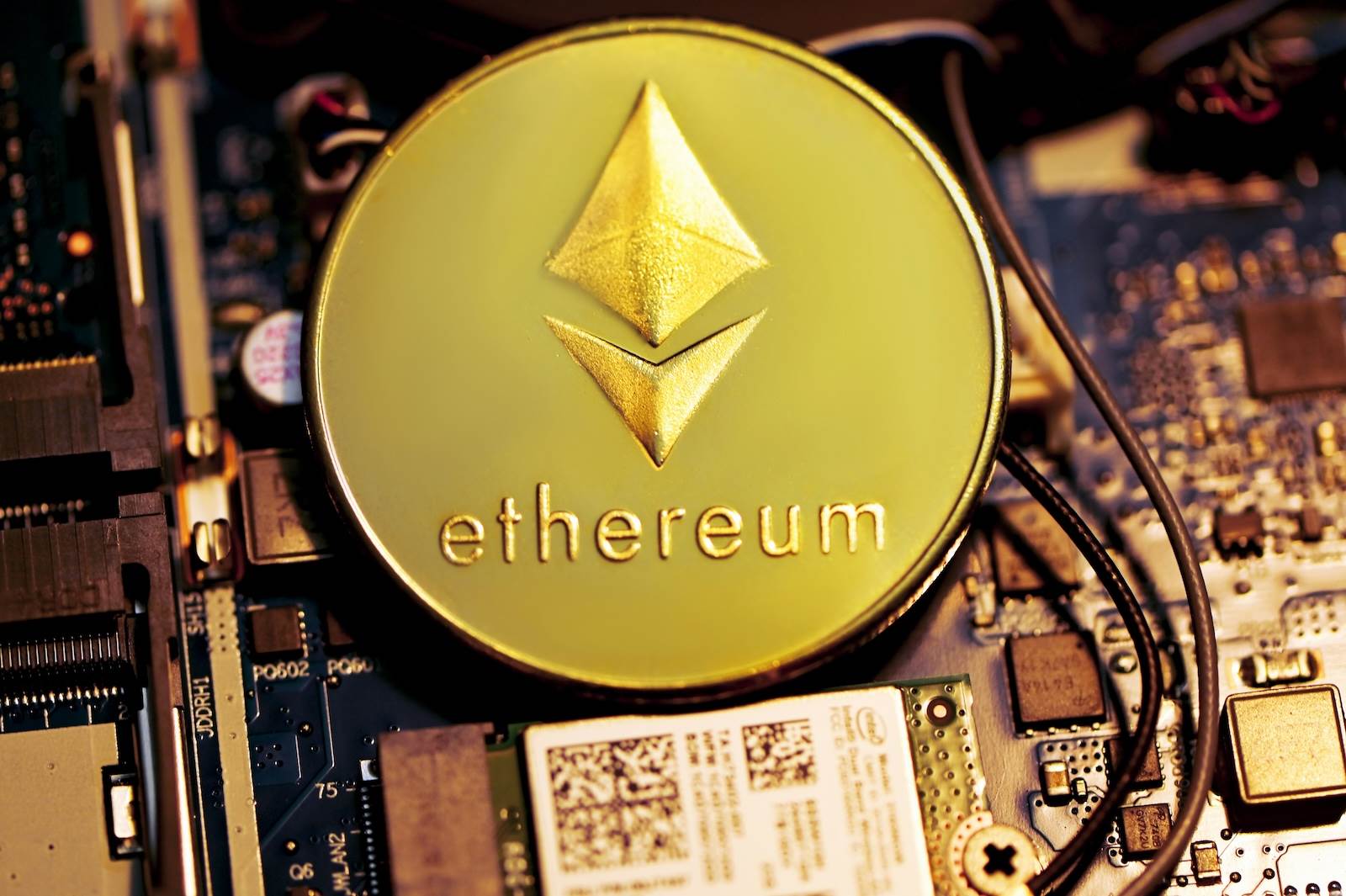 Bitmine斥资7400万美元购入27562枚ETH，Tom Lee称牛市已开启