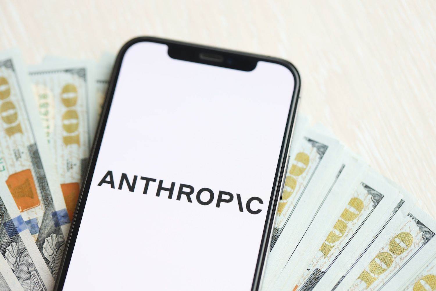 Anthropic瞄准感恩节前实现2万亿美元IPO