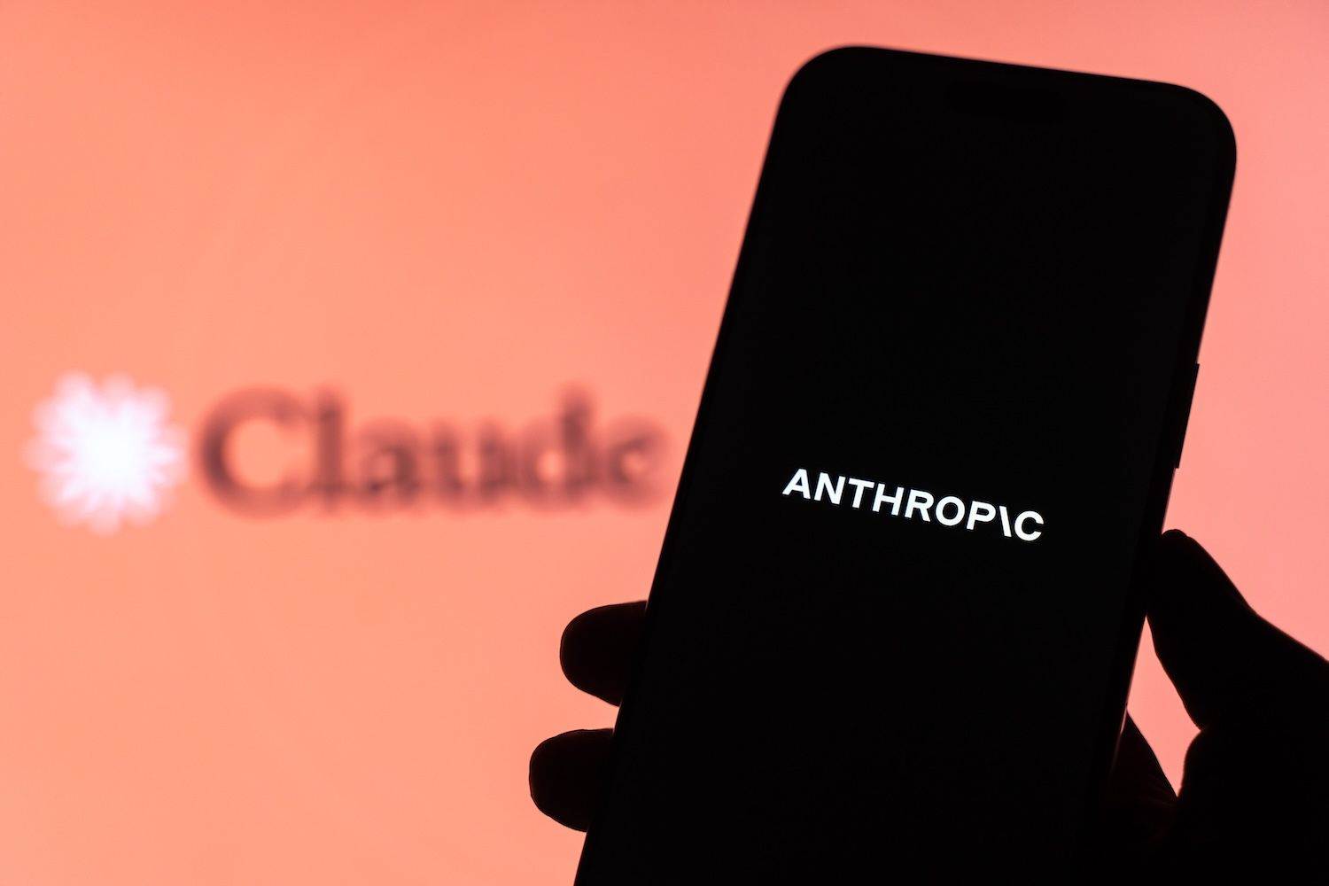 Claude Mythos 5 入侵政府网站，Anthropic 随即终止测试
