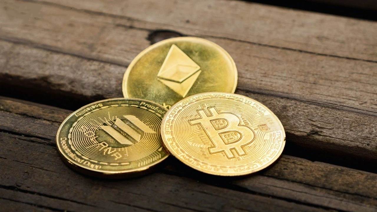比特币和以太坊ETF流失7.97亿美元，而Solana逆市而上