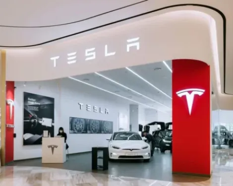 特斯拉（TSLA）股价下跌，因Roadster在历经九年延期后终于回归