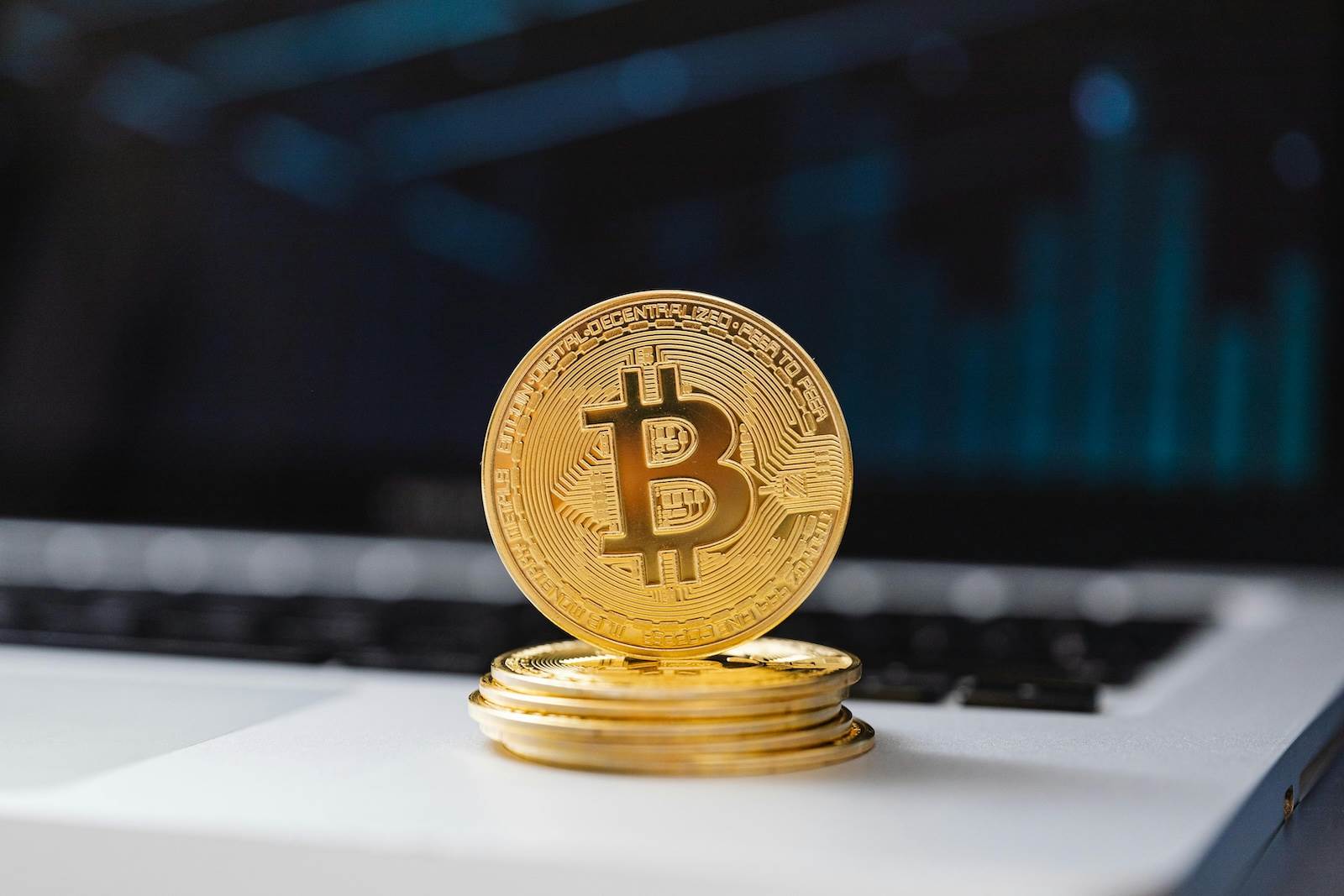 比特币跌破8万美元，交易员在美联储决议前降低风险敞口