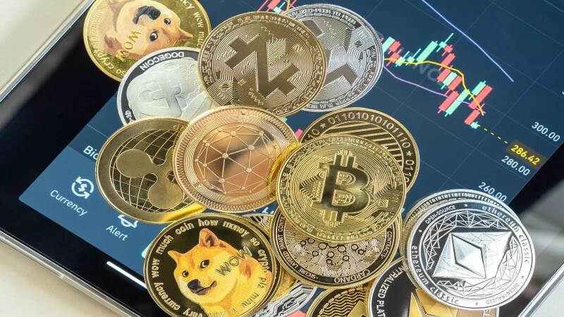 分析师指出FOMC会议前需关注XRP、HYPE和ENA的关键价位